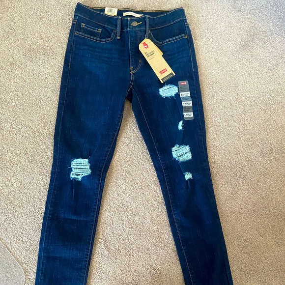 NWT Dark wash Levi’s jeans - Picture 3 of 7